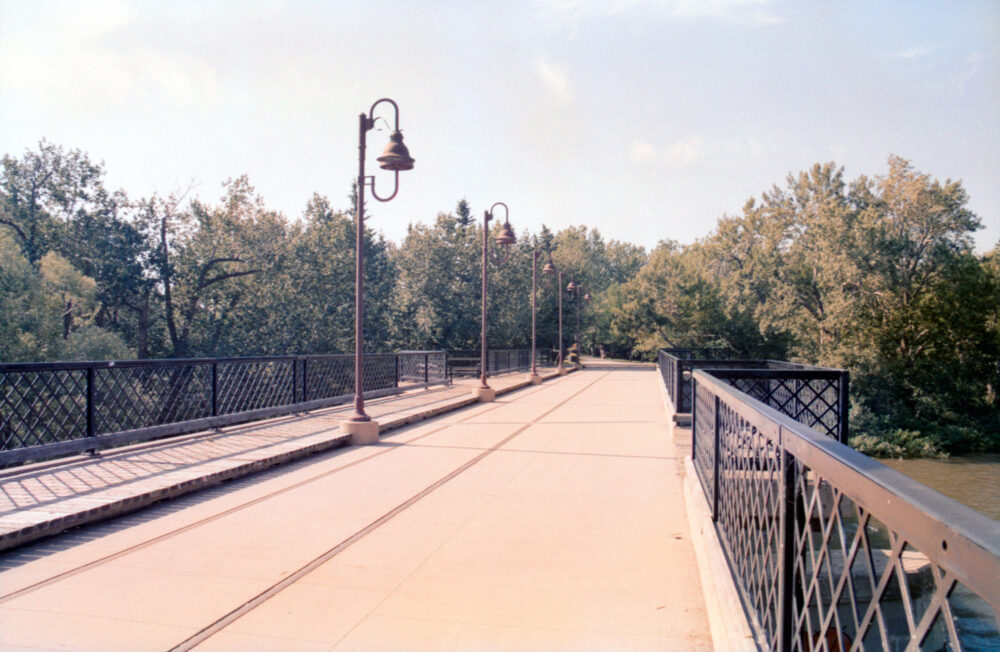 bridge into Lindsay Park