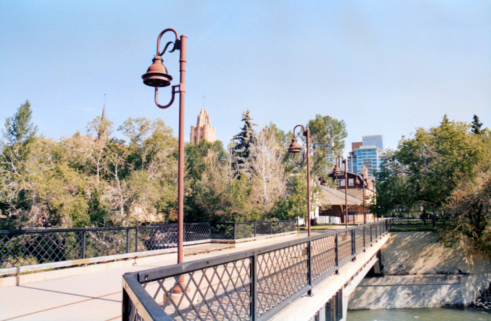 bridge into Lindsay Park